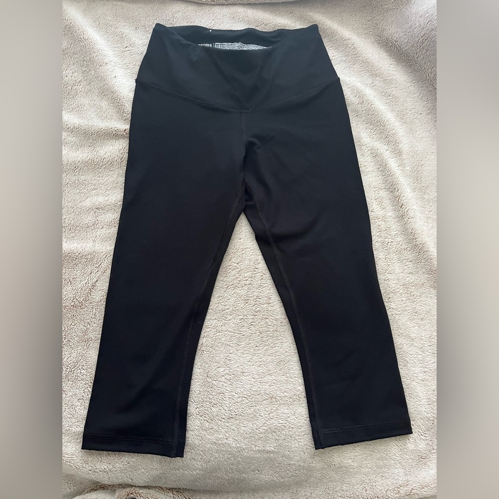 Victoria’s Secret Sport Capri Leggings - Black - XS